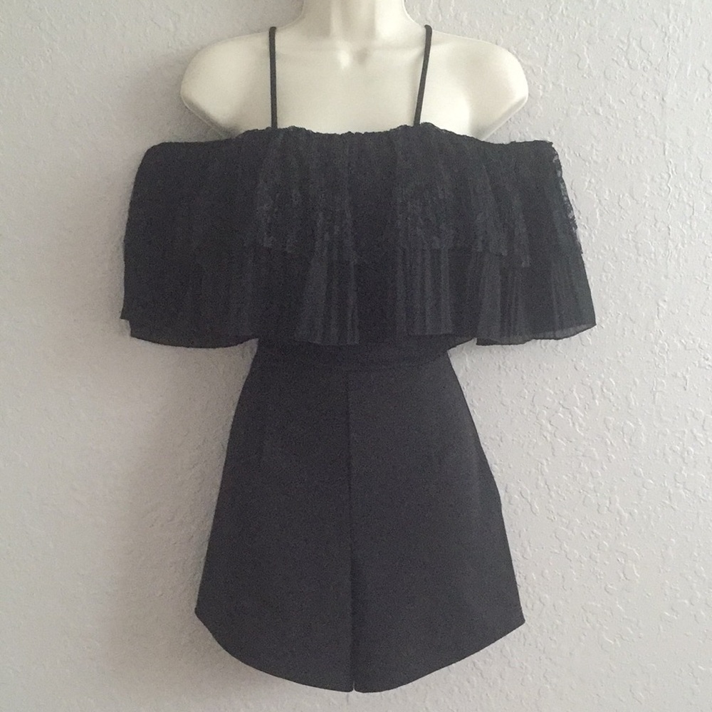 ❤️ Black Romper with Ruffle off the shoulder top